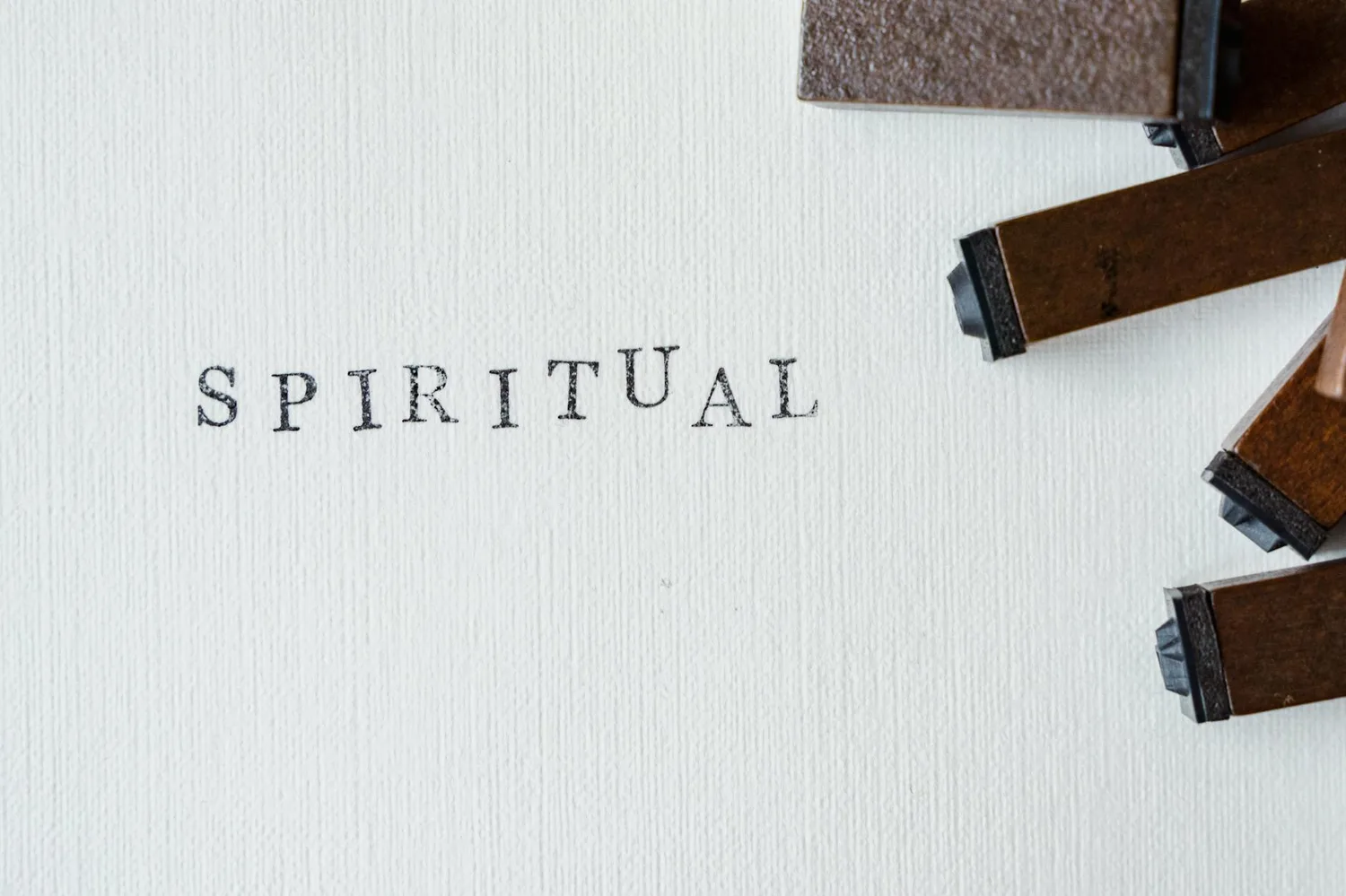 1616 signification spirituelle : guide complet pour comprendre ce signe