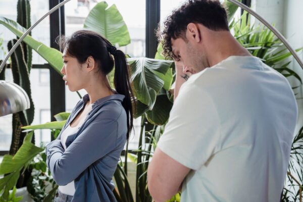 Relation karmique : lien intense, psychologie et discernement