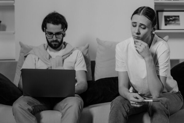 Anxiété amoureuse : comprendre l&rsquo;angoisse relationnelle sans se juger