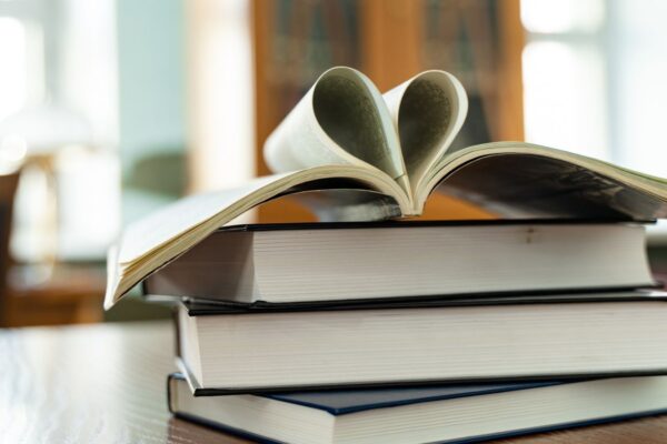 Livre sur le burn-out : lectures utiles pour comprendre l&rsquo;épuisement sans s&rsquo;auto-diagnostiquer