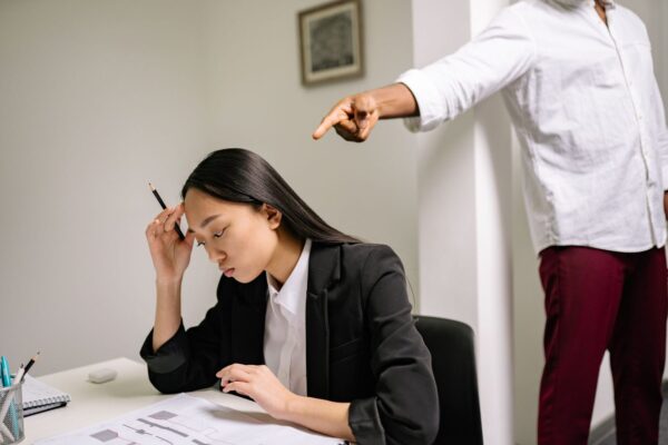 Manager toxique : les signes pour le repérer et les solutions pour y faire face